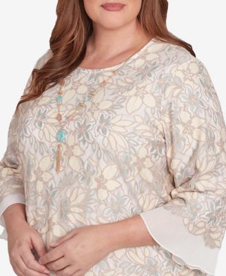 Plus Size Kensington Gardens Floral Lace Woven Trim Top with Necklace