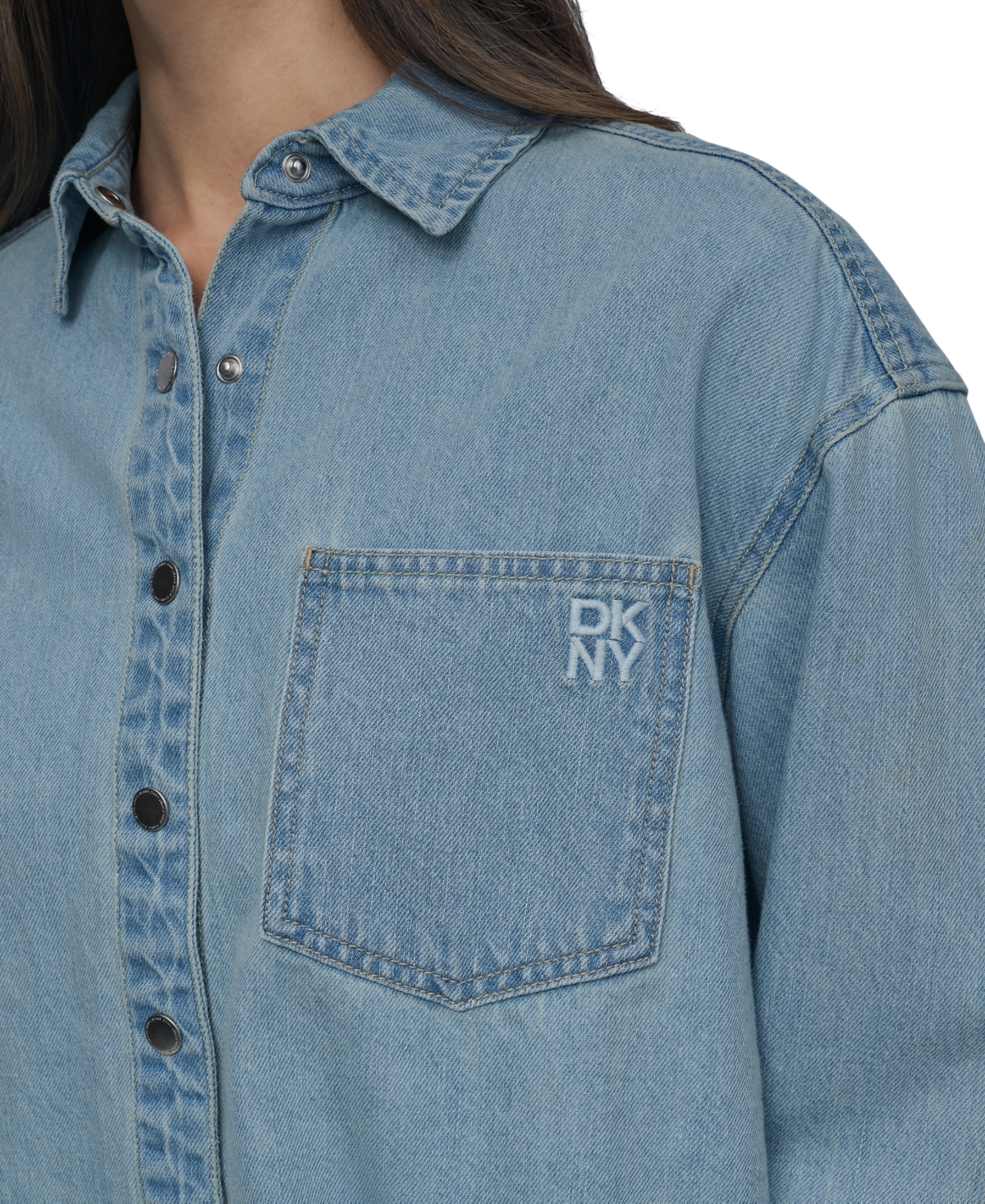 DKNY JEANS WOMEN'S CROPPED CHAMBRAY SHIRT 