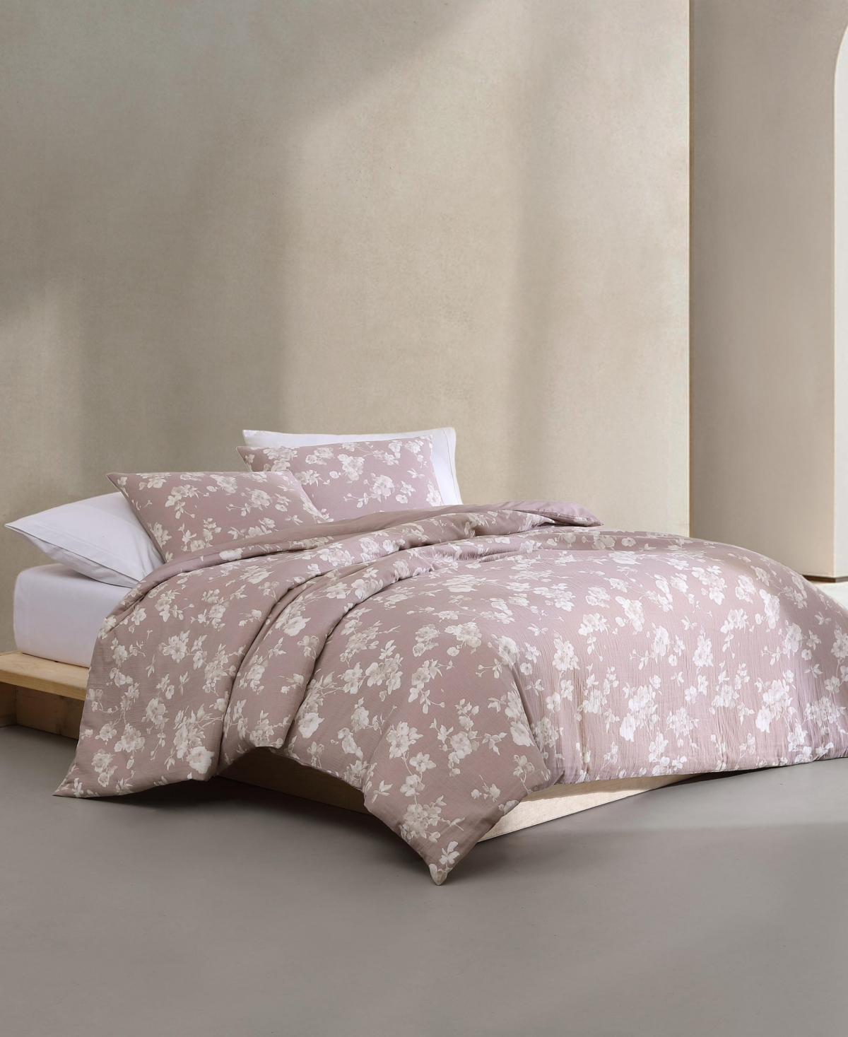 CALVIN KLEIN CLOSEOUT! CALVIN KLEIN ETERNITY FLORAL COTTON GAUZE 3-PC. COMFORTER SET, QUEEN 