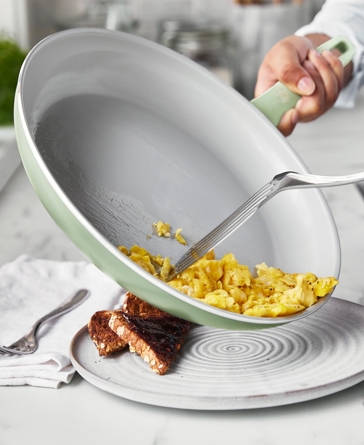 Greenpan Dover Ceramic Nonstick 12" Frypan In Pastel Green