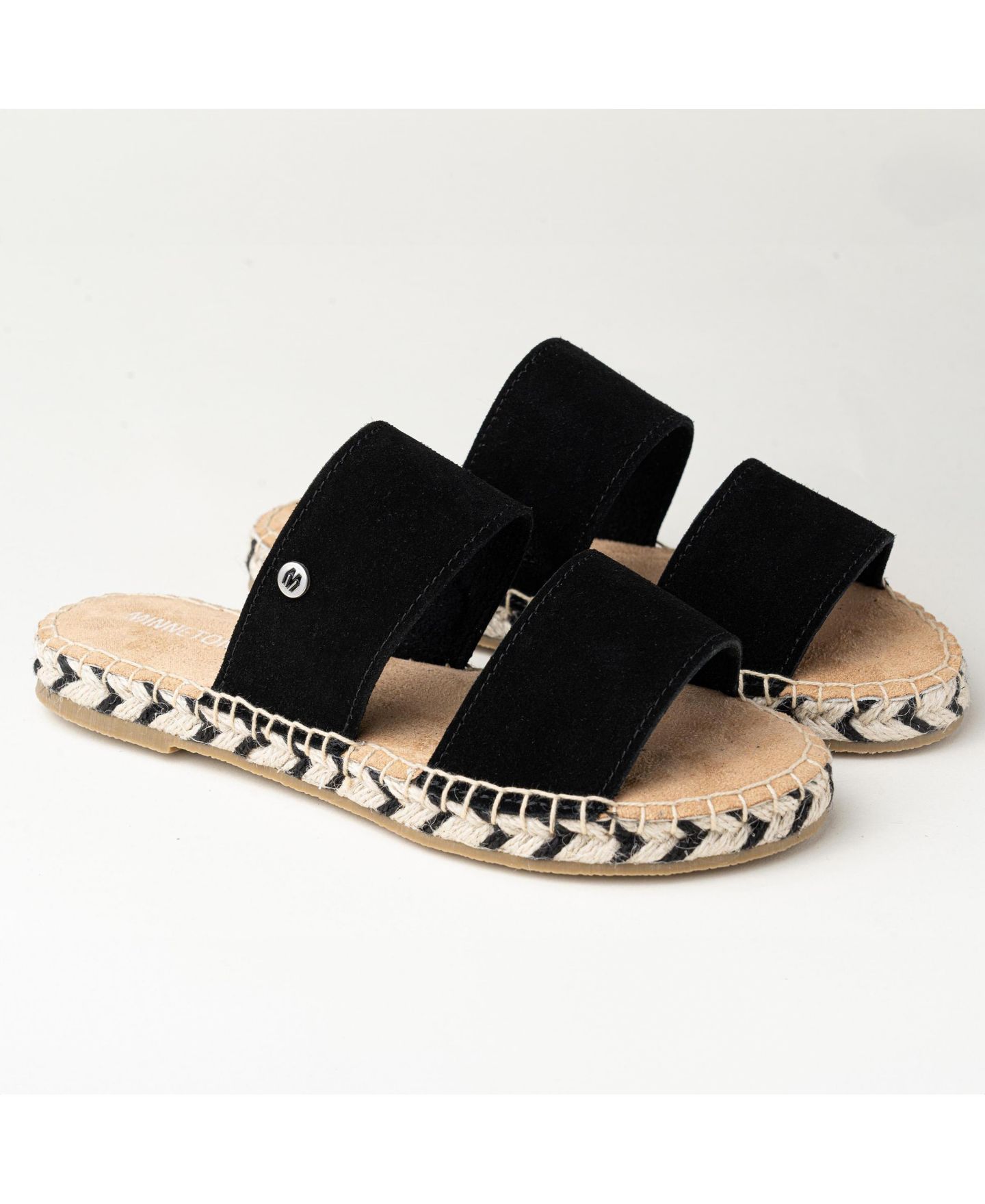 Женские сандалии Minnetonka Poppie Suede Slide, цвет: Чёрный — фото 6