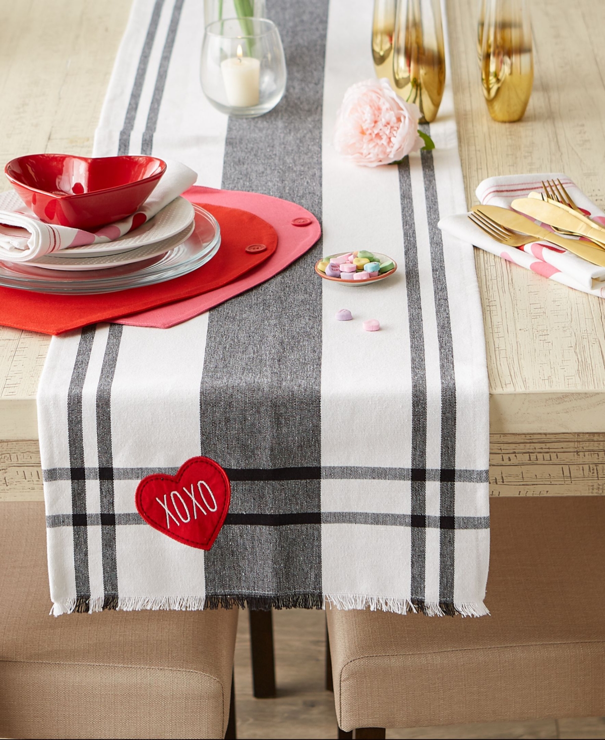 Design Imports Heart Xoxo Plaid Table Runner, 14" X 72" In Black,white