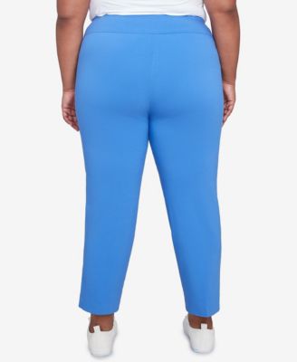Plus Size It Had To Be Blue Solid Tech Stretch Pull On Capri Pants