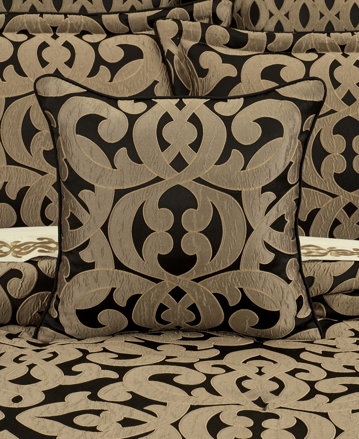 J Queen New York La Boheme Decorative Pillow, 20" X 20" In Onyx