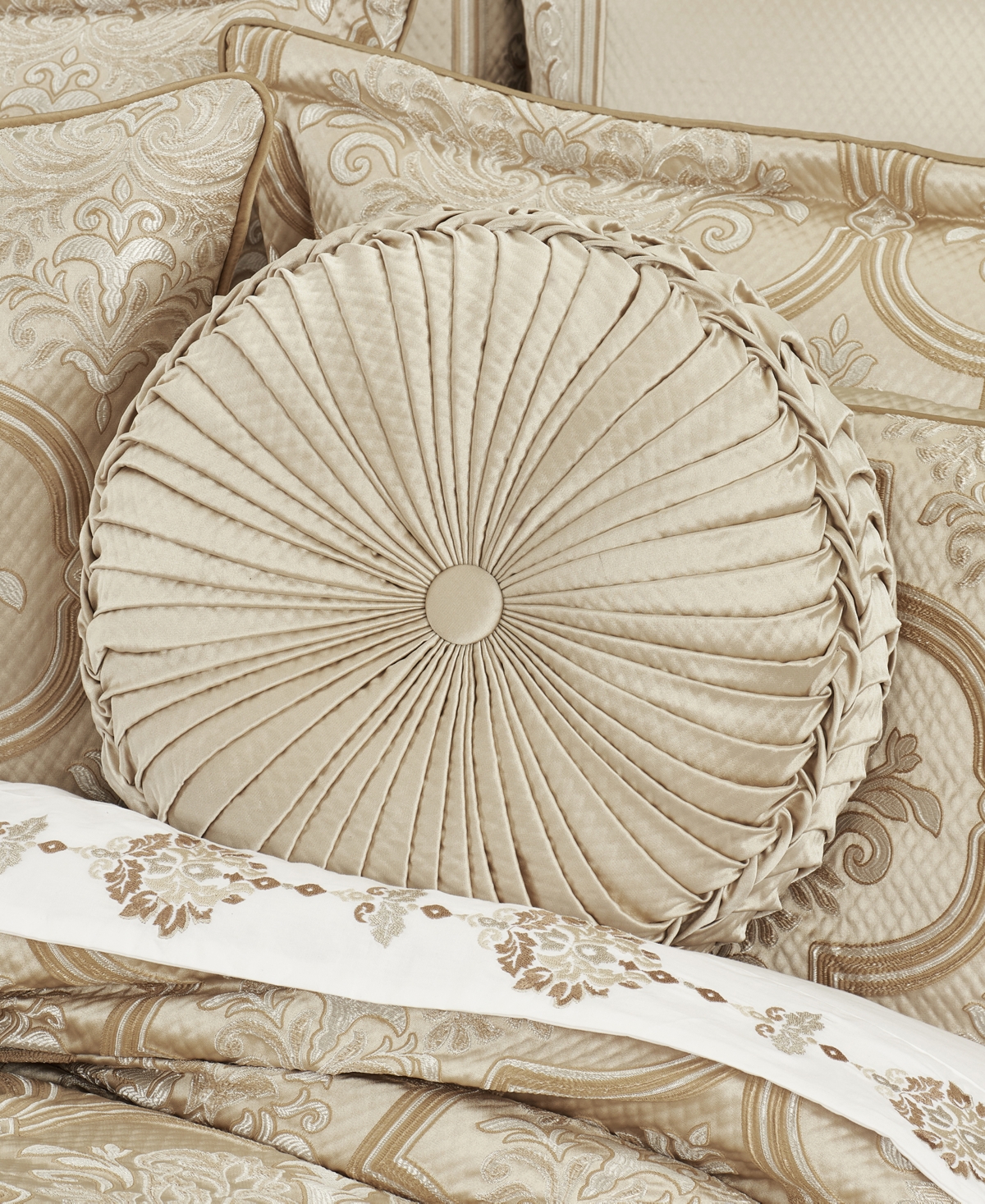 J Queen New York Sezanne Tufted Decorative Pillow, 15" Round In Champagne