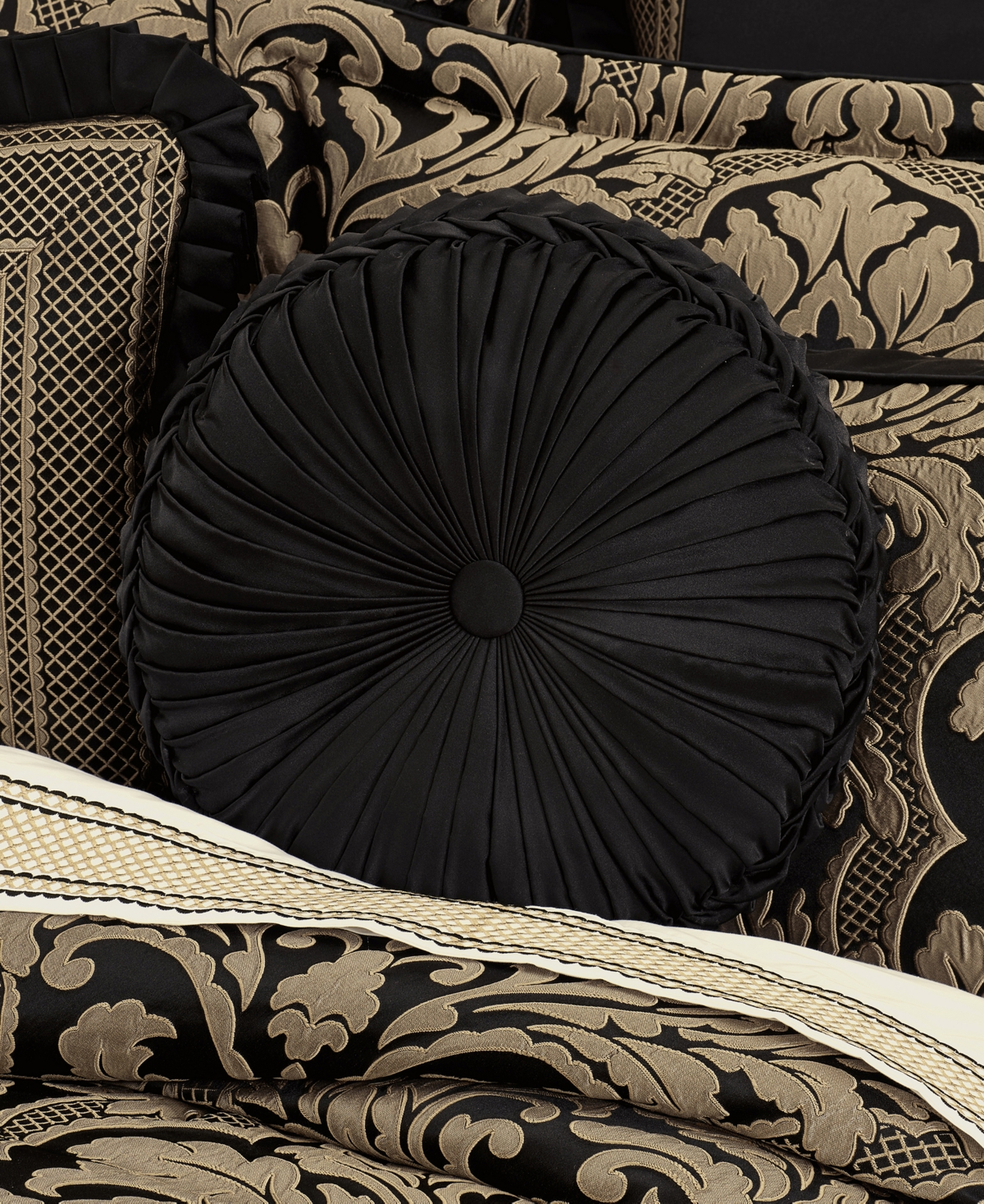 J Queen New York Brunello Tufted Decorative Pillow, 15" Round In Black