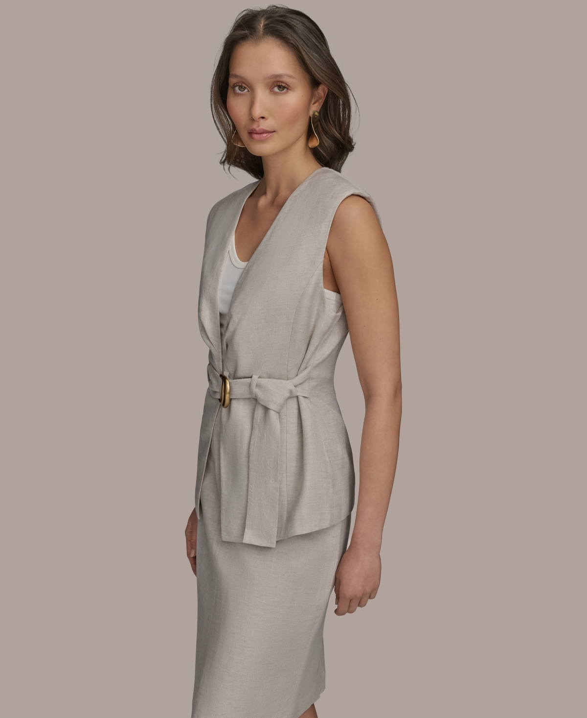 Shop Donna Karan Women's Belted Linen-blend Vest In Flax