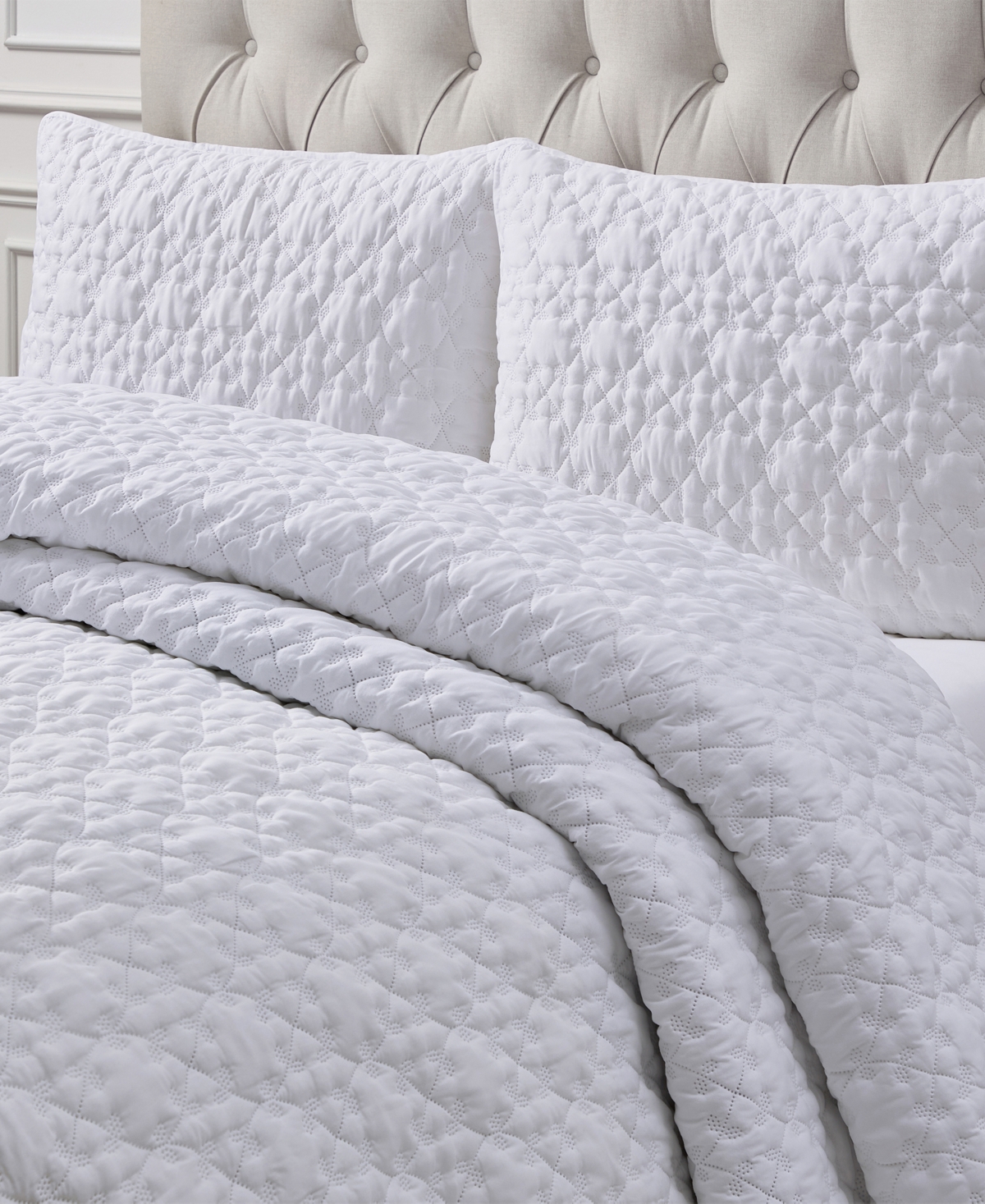 Seventh Studio Leaf Solid Pinsonic Microfiber 3-pc. Quilt Set, Full/queen In White