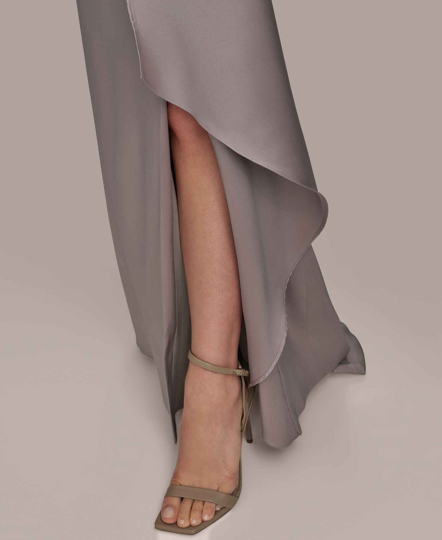 Женское платье Donna Karan New York Asymmetric Twist Strapless Gown, цвет: Cobblestone — фото 7