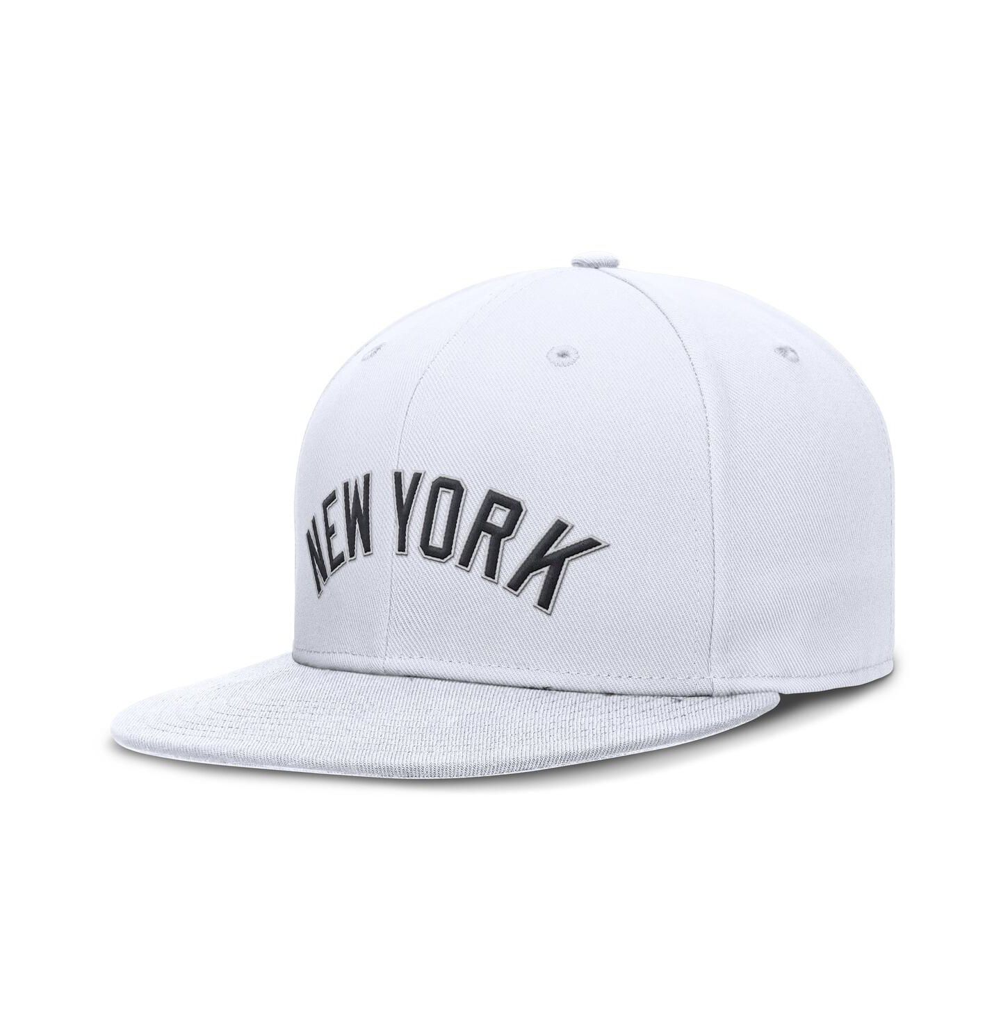 Мужская кепка Nike White New York Yankees True Performance Fitted Hat — фото 1