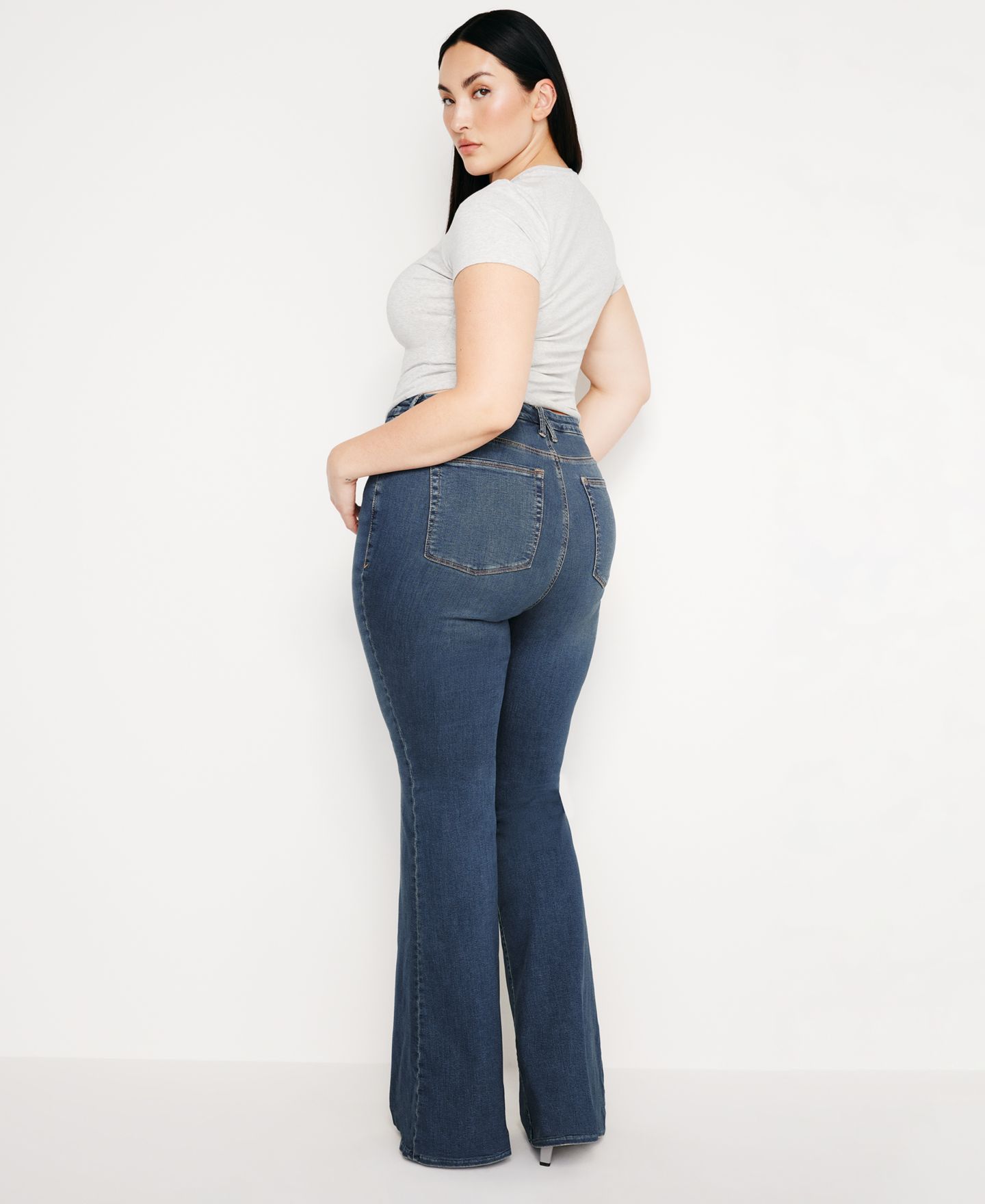 Женские джинсы Good American Good Legs Flare Jeans, Regular & Plus Size, цвет: Синий — фото 16