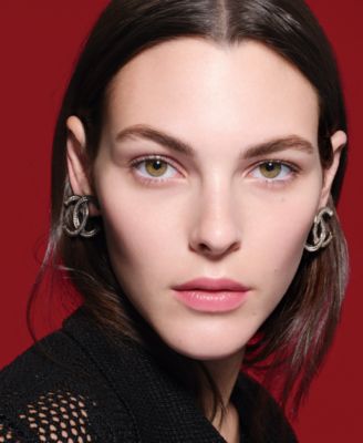 N&deg;1 DE CHANEL REVITALIZING ESSENCE LOTION Plumps – Evens – Illuminates