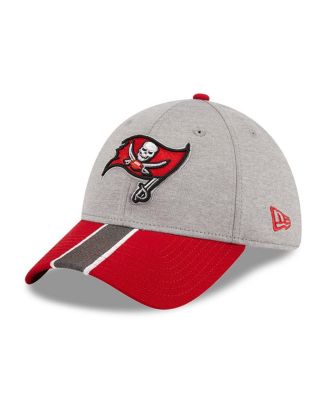 New Era - Men's  Heather Gray/Red Tampa Bay Buccaneers Striped 39THIRTY Flex Hat