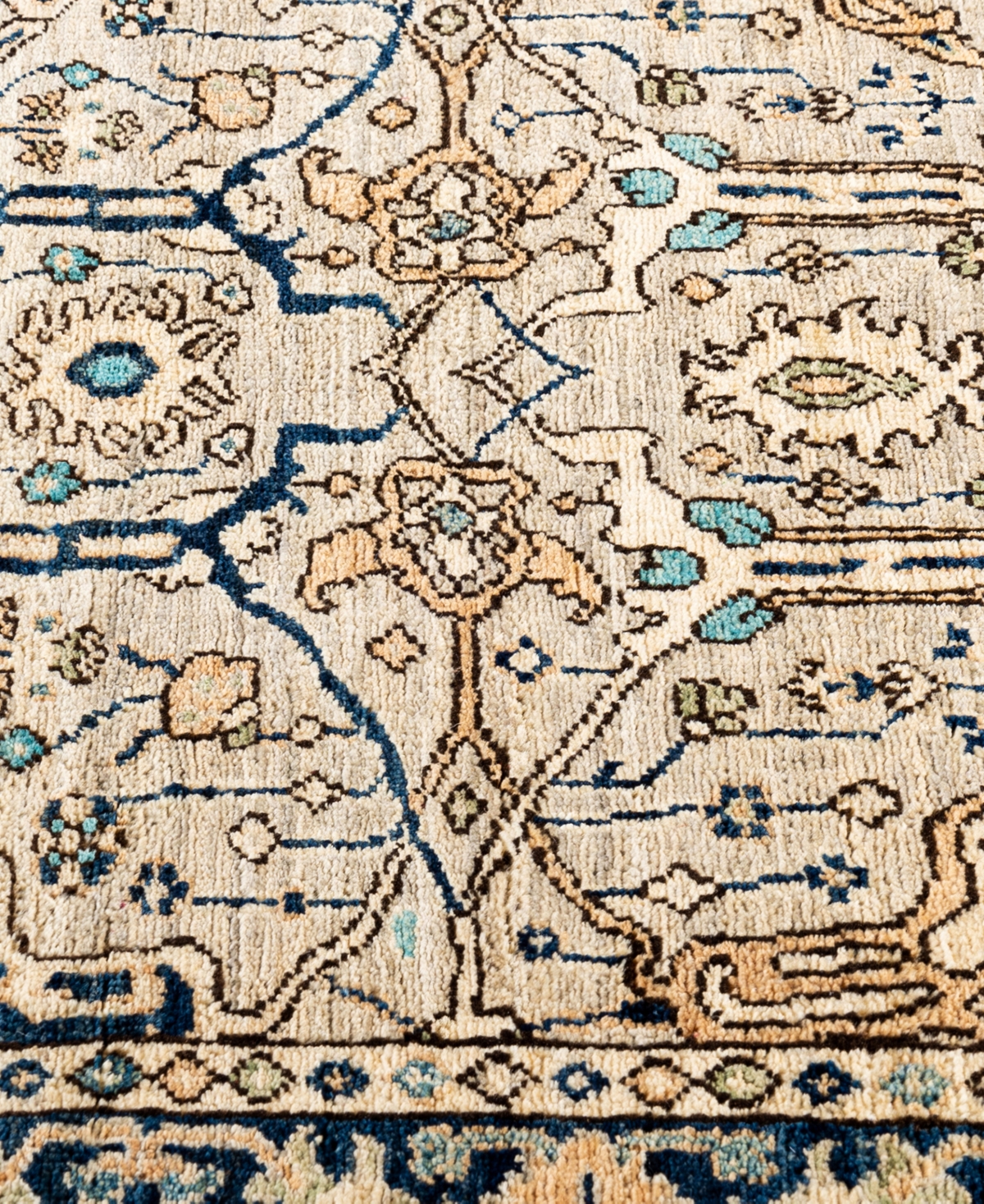 Adorn Hand Woven Rugs Serapi M1945 3'3''x4'11'' Area Rug In Ivory