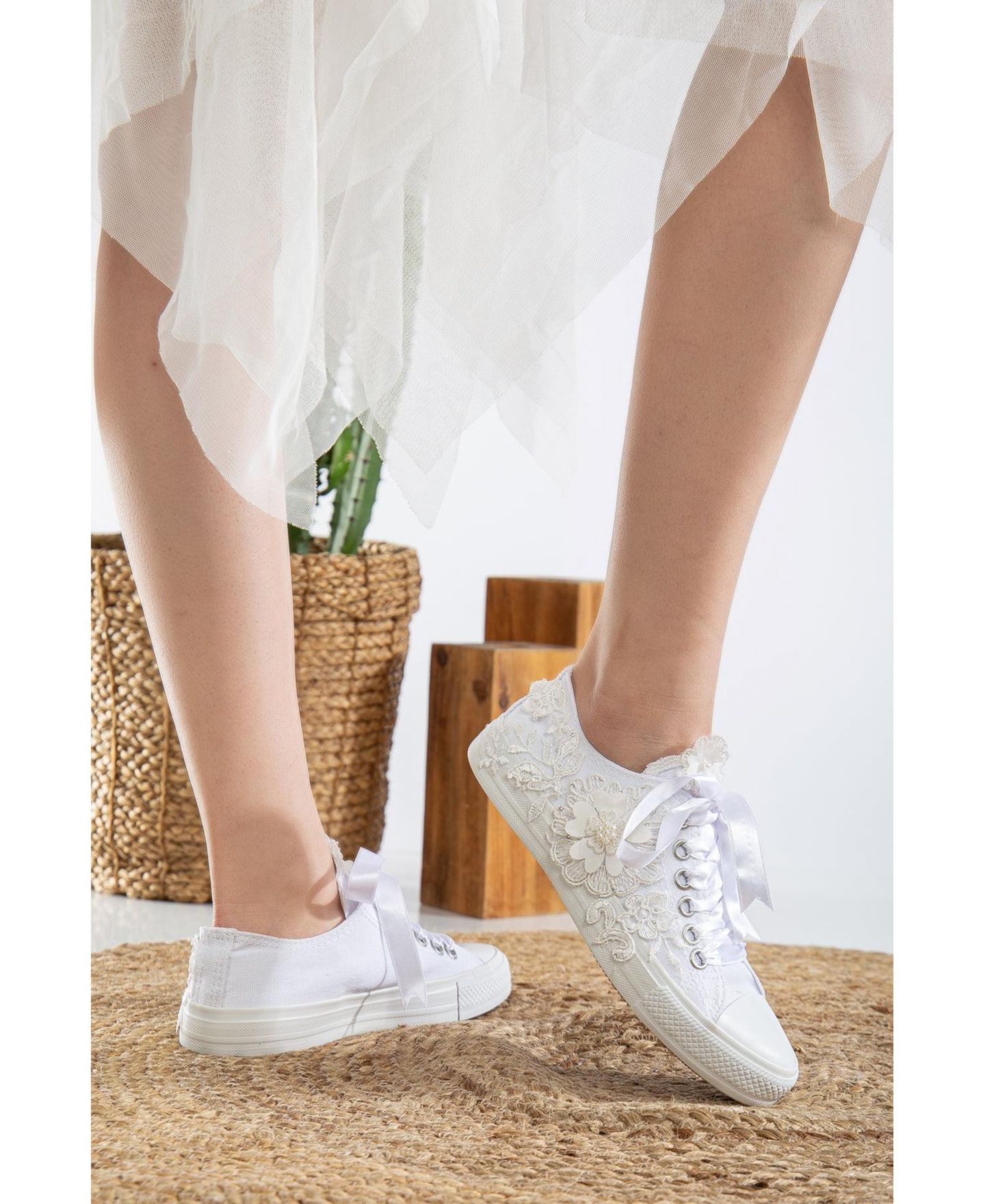 Свадебные женские кеды Forever & Always Shoes Peyton с цветочным кружевом, цвет: Белый — фото 5