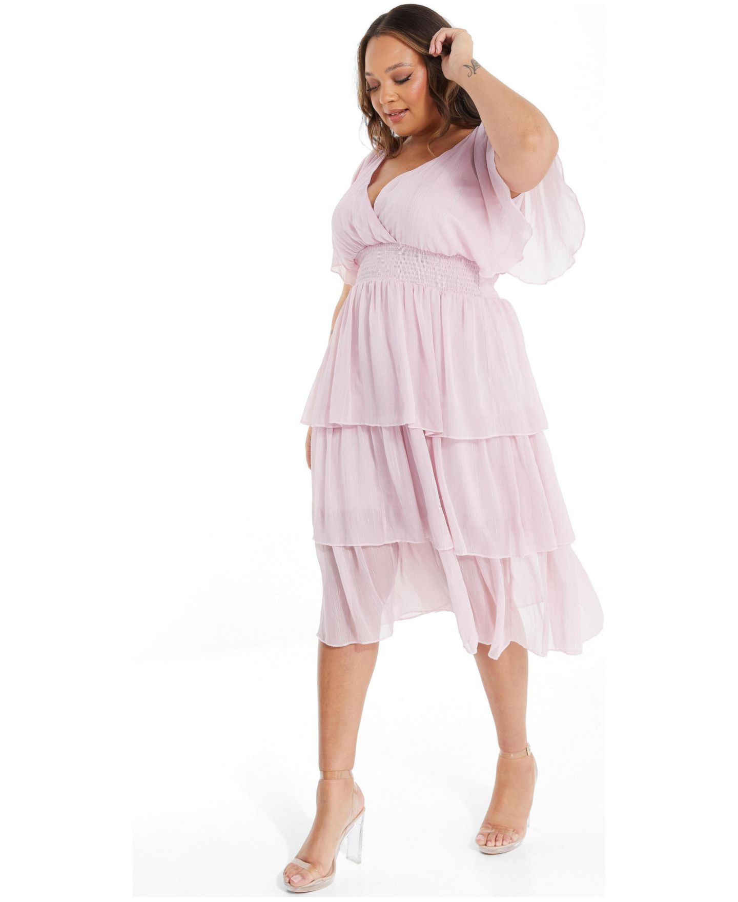 Женское платье QUIZ Plus Size Chiffon Glitter Tiered, цвет: Розовый — фото 3