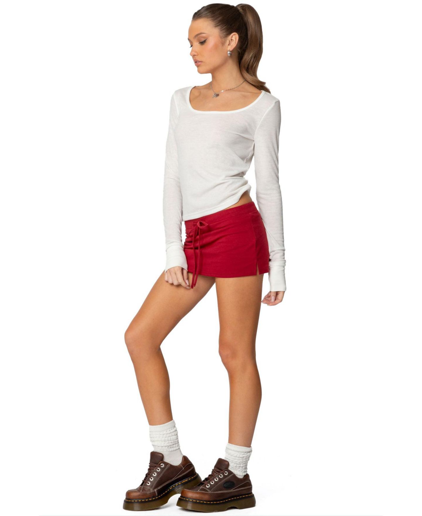 Женская юбка-шорты Edikted Bayside slitted micro skort, цвет: Бордовый — фото 3