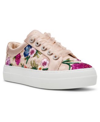 [SAEL!!] ★Betsey Johnson Jayla★ スニーカー Betsey Johnson Women's Jayla Floral Embroidery Lace-Up