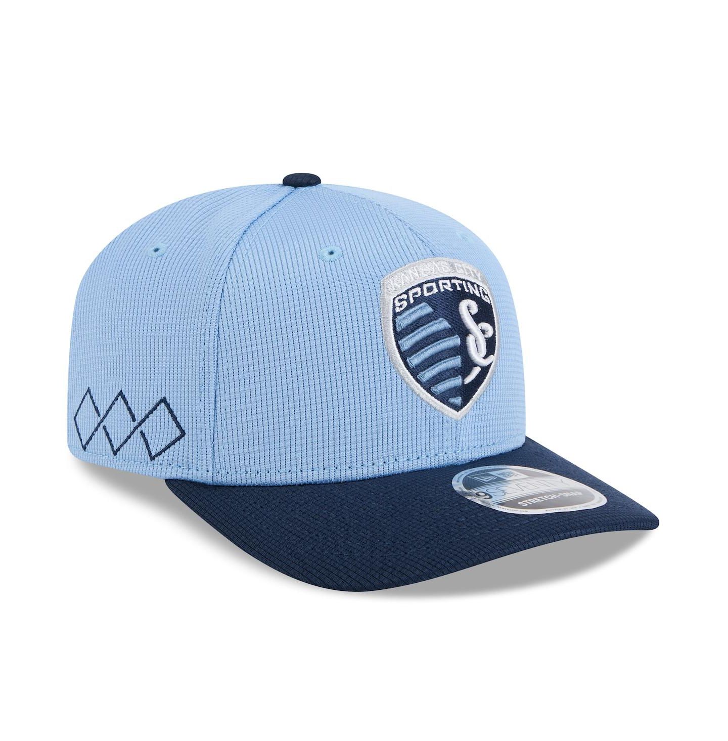Мужские головные уборы New Era Sky Blue/Navy Sporting Kansas City 2025 Jersey Hook 9SEVENTY Stretch-Snap Hat — фото 1