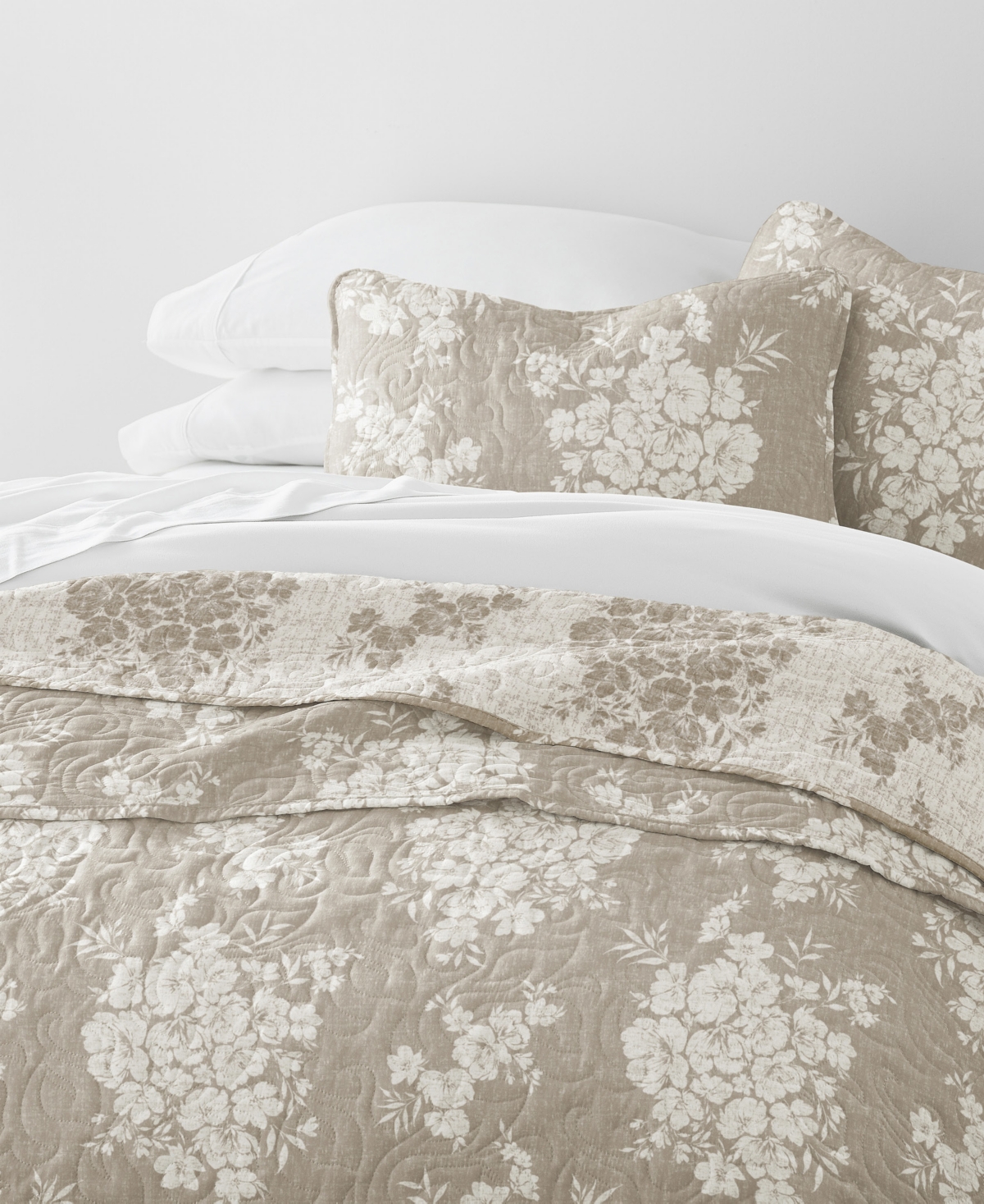 Ienjoy Home Distressed Bouquet Reversible 3-pc. Quilt Set, King/california King