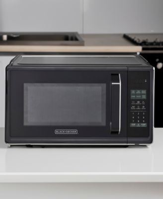 BLACK + DECKER 900-Watt Microwave Oven With Multi-Stage Cooking