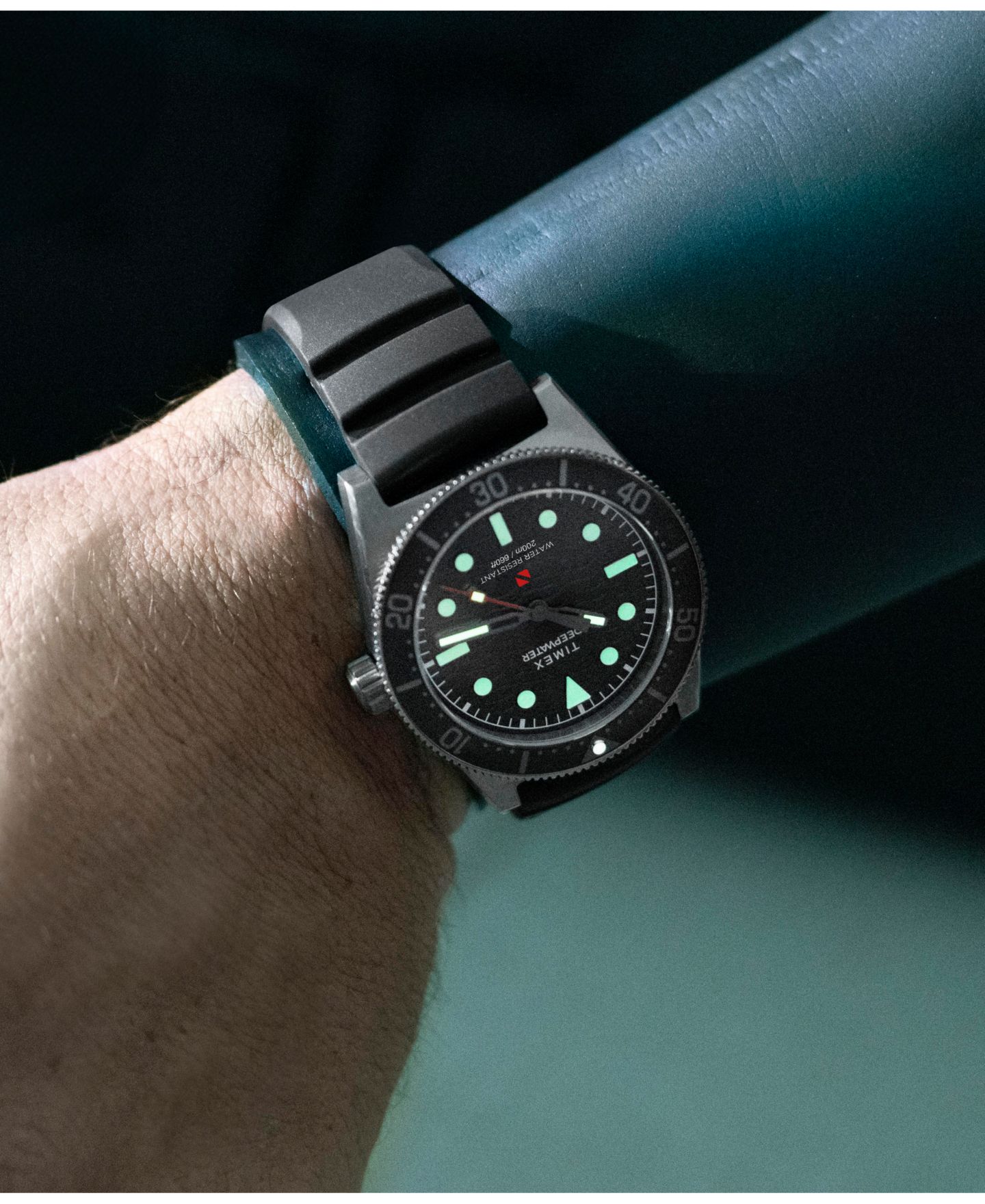 Мужские часы Timex Analog Black Rubber Strap Watch, 41mm — фото 10