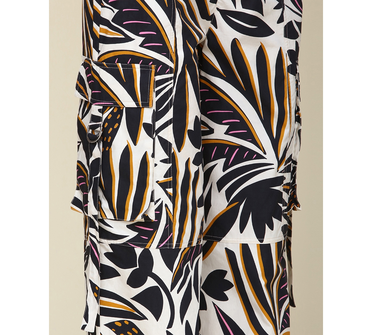 Avec Les Filles Womens Linen Blend Cropped Vest Printed Linen Blend Cargo Pants In Bali Garden
