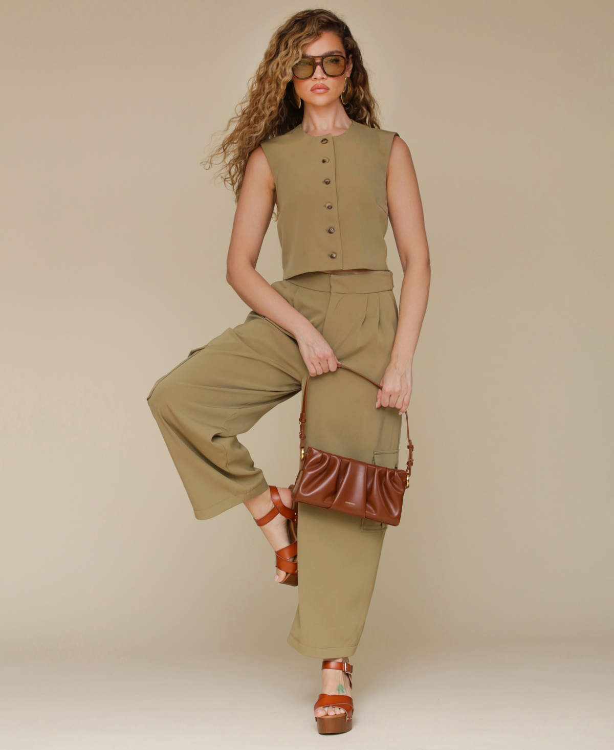 Avec Les Filles Women's Cropped Boxy Vest In Olive