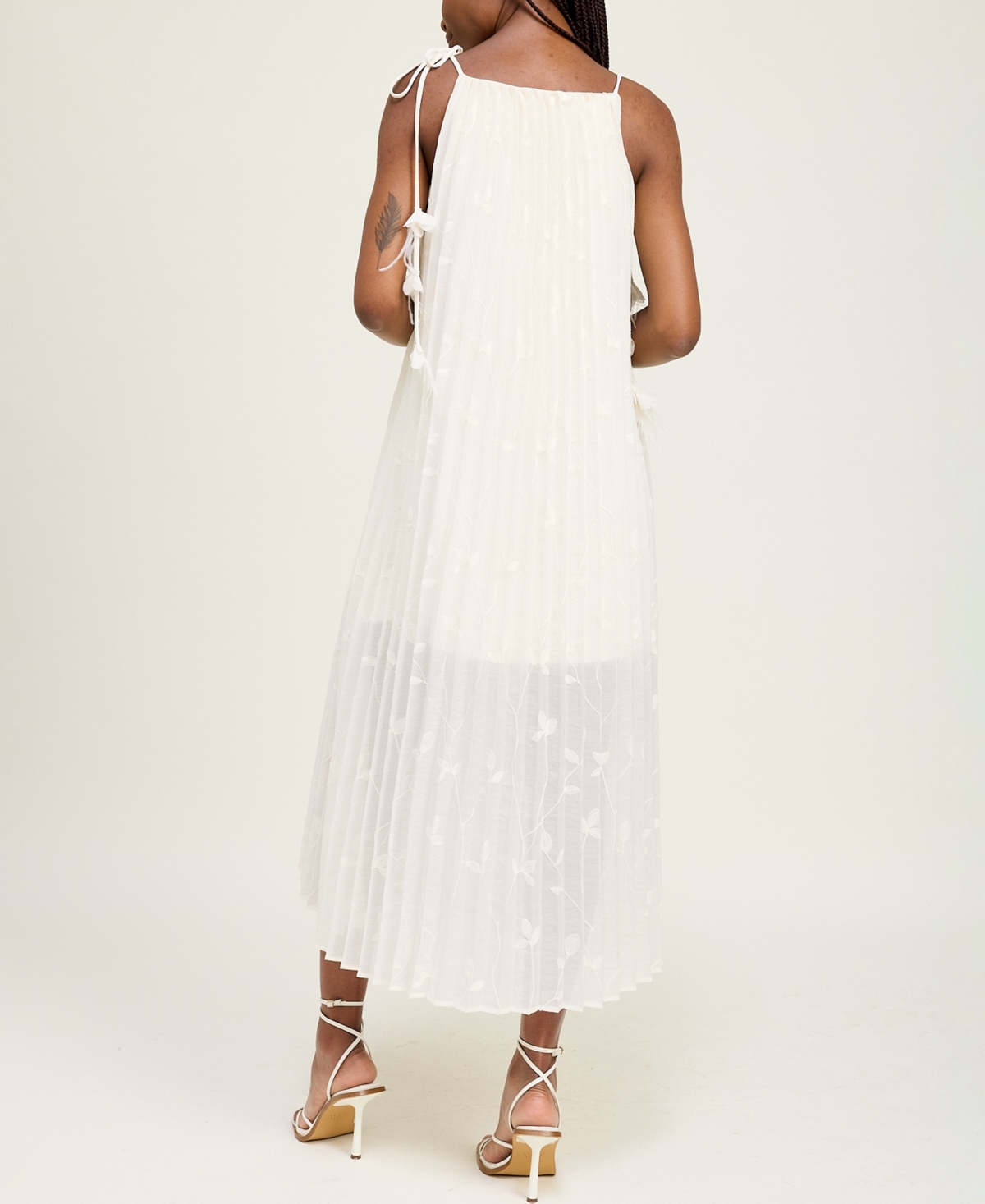 En Saison Women's Sadie Pleated Embroidered Maxi Dress