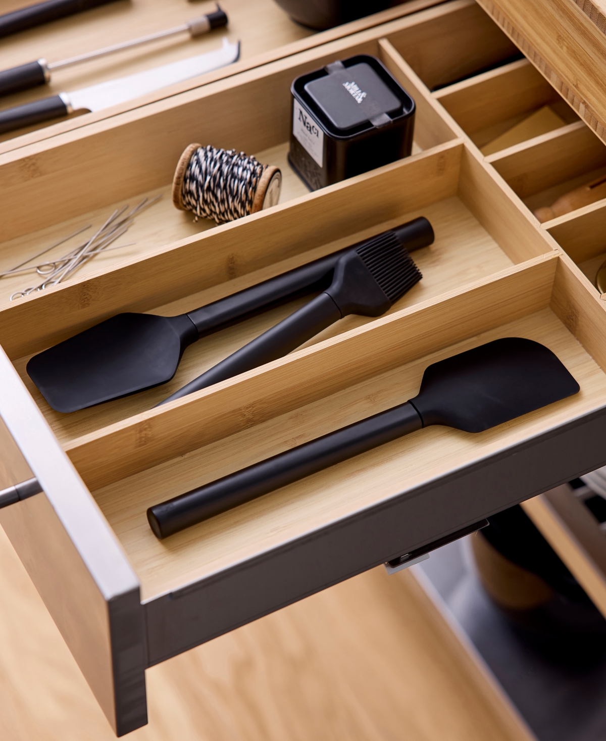 Rosti Margrethe 6.3-quart Bowl With Silicone Spatula In Black