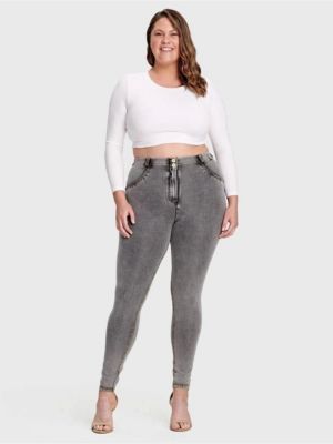 Women's Curvy High-Rise Sculpting Skinny Jeans
