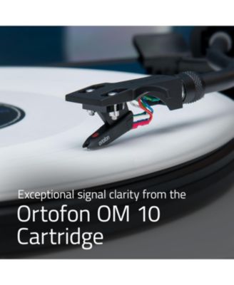 RT82 – Walnut high-fidelity turntable with Ortofon OM10 cartridge, speed control motor & vibration-isolation feet.