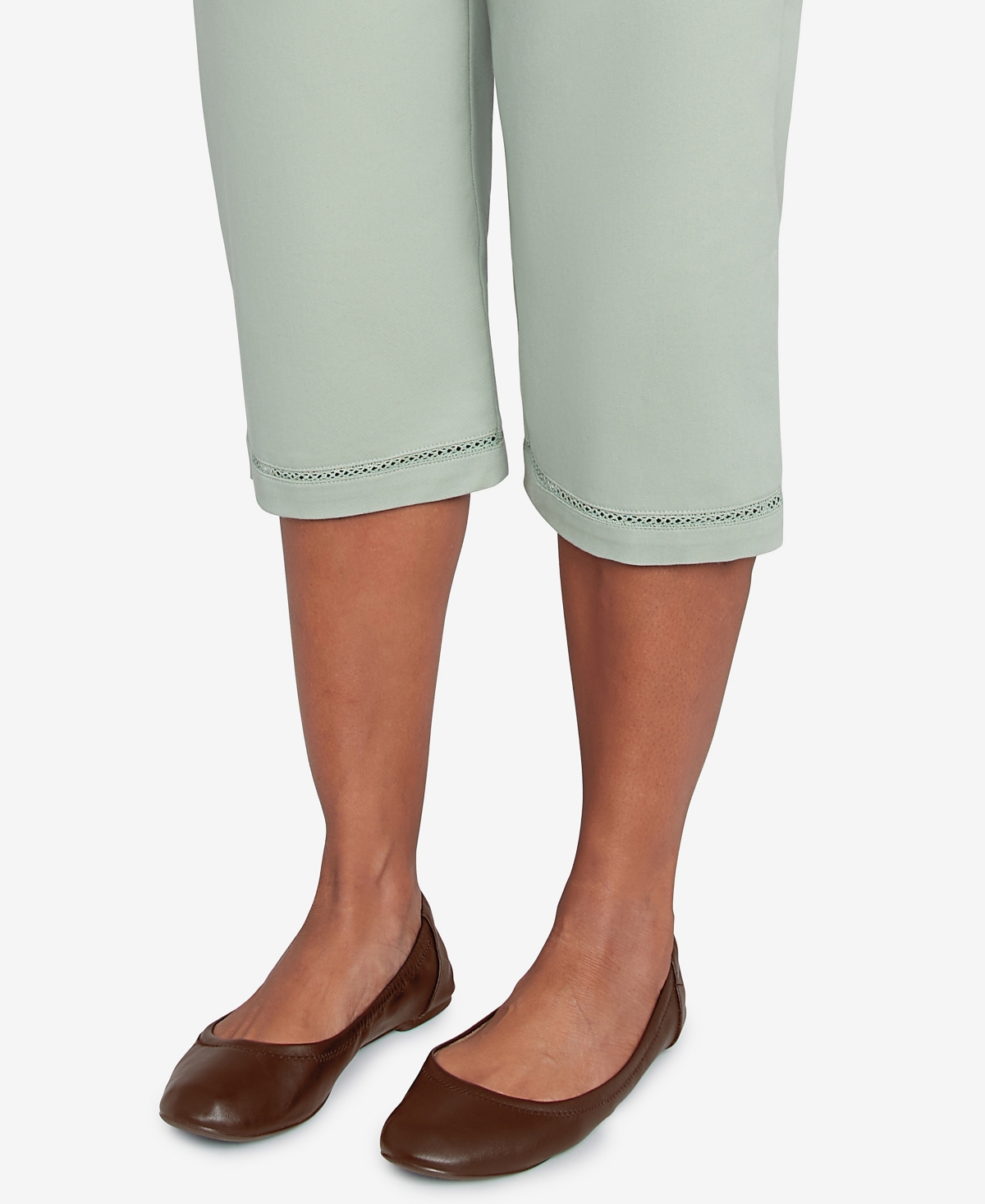 Alfred Dunner Plus Size Santa Fe Relaxed Crochet Hem Capri Pants In Aloe