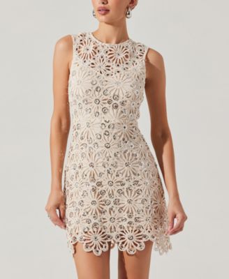 wedding dresses crochet style Sheath Portrait Tulle Flower Applique Gown TWA025 Color:Metallic Honey Beige and authentic design Swatch:#9cbad5 Where to Buy Alex