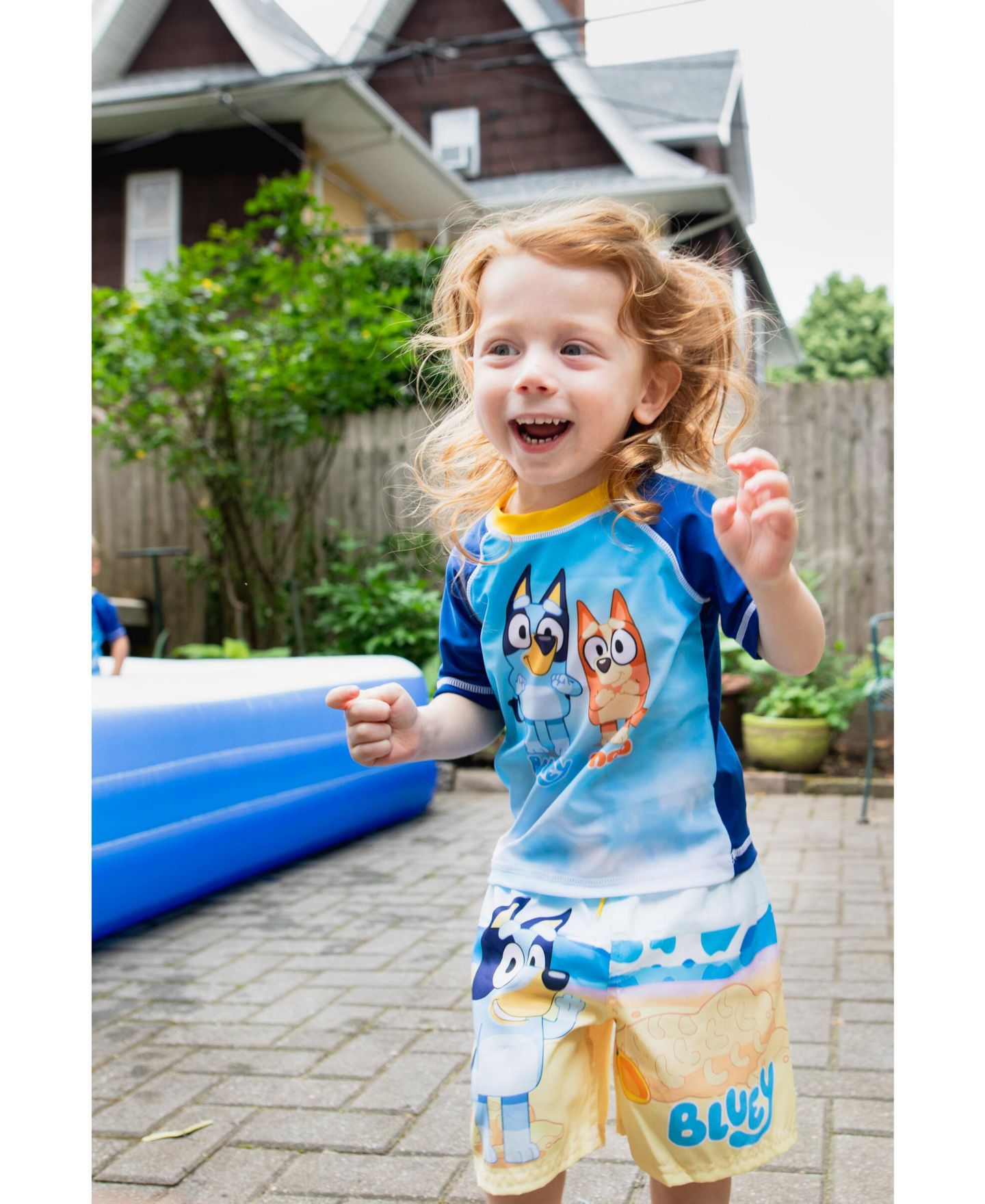 Комплекты Bluey UPF 50+ Pullover Rash Guard Swim Trunks Outfit Set для мальчиков-малышей, цвет: Синий — фото 6