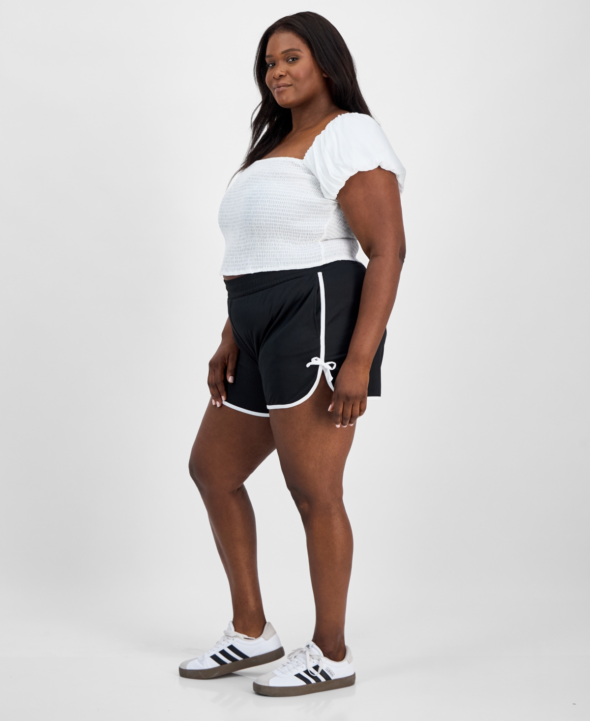 Trendy Plus Size Mid-Rise Dolphin Bow Shorts - Black