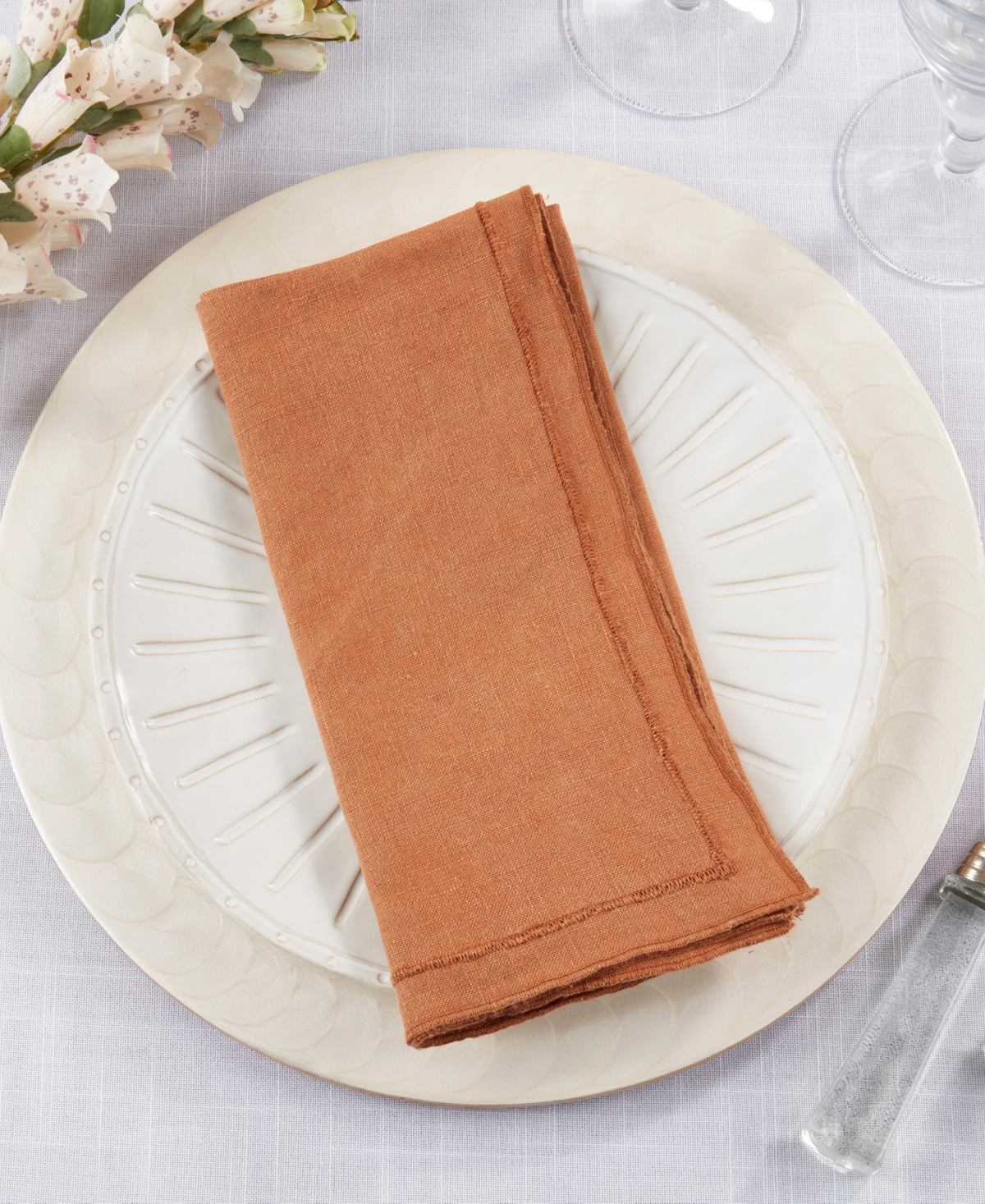 Saro Lifestyle Stonewashed Overlock Linen Edge Napkins, 20" X 20" In Terracotta
