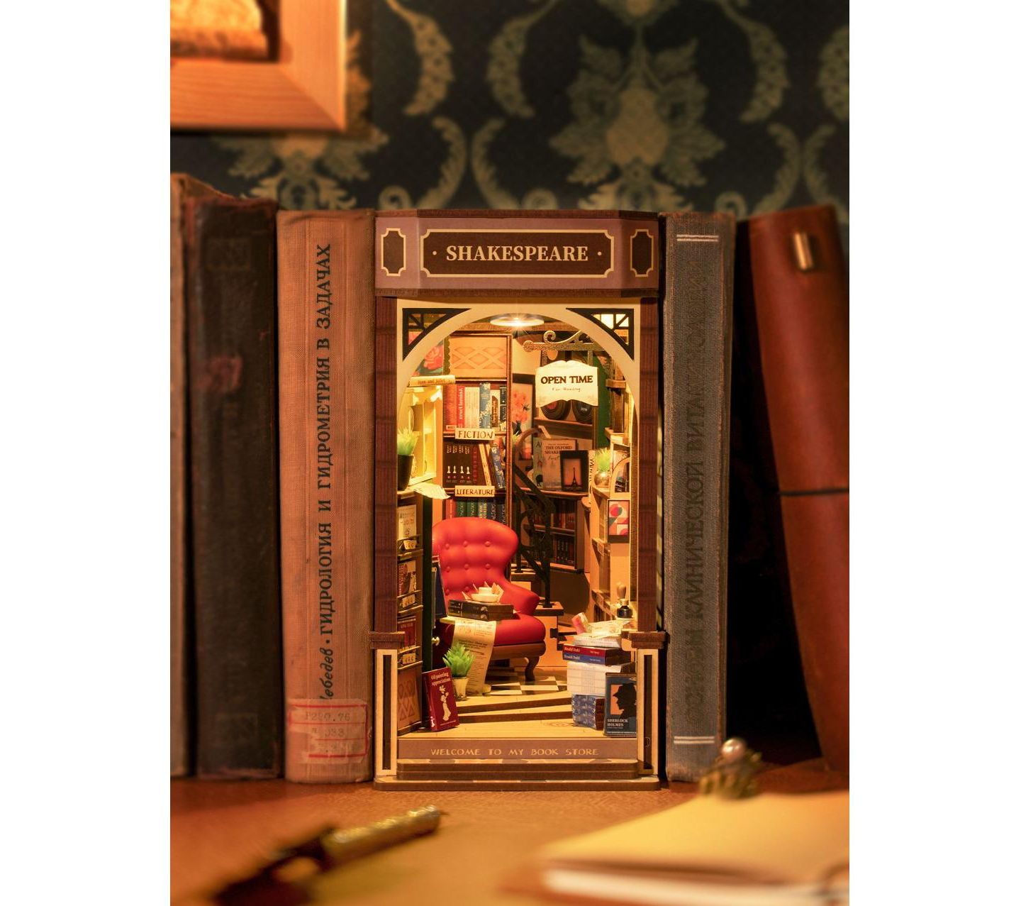 Детский конструктор Flash Popup Shakespeare's Bookstore 194-Piece Building Set, Ages 14 & Up — фото 2