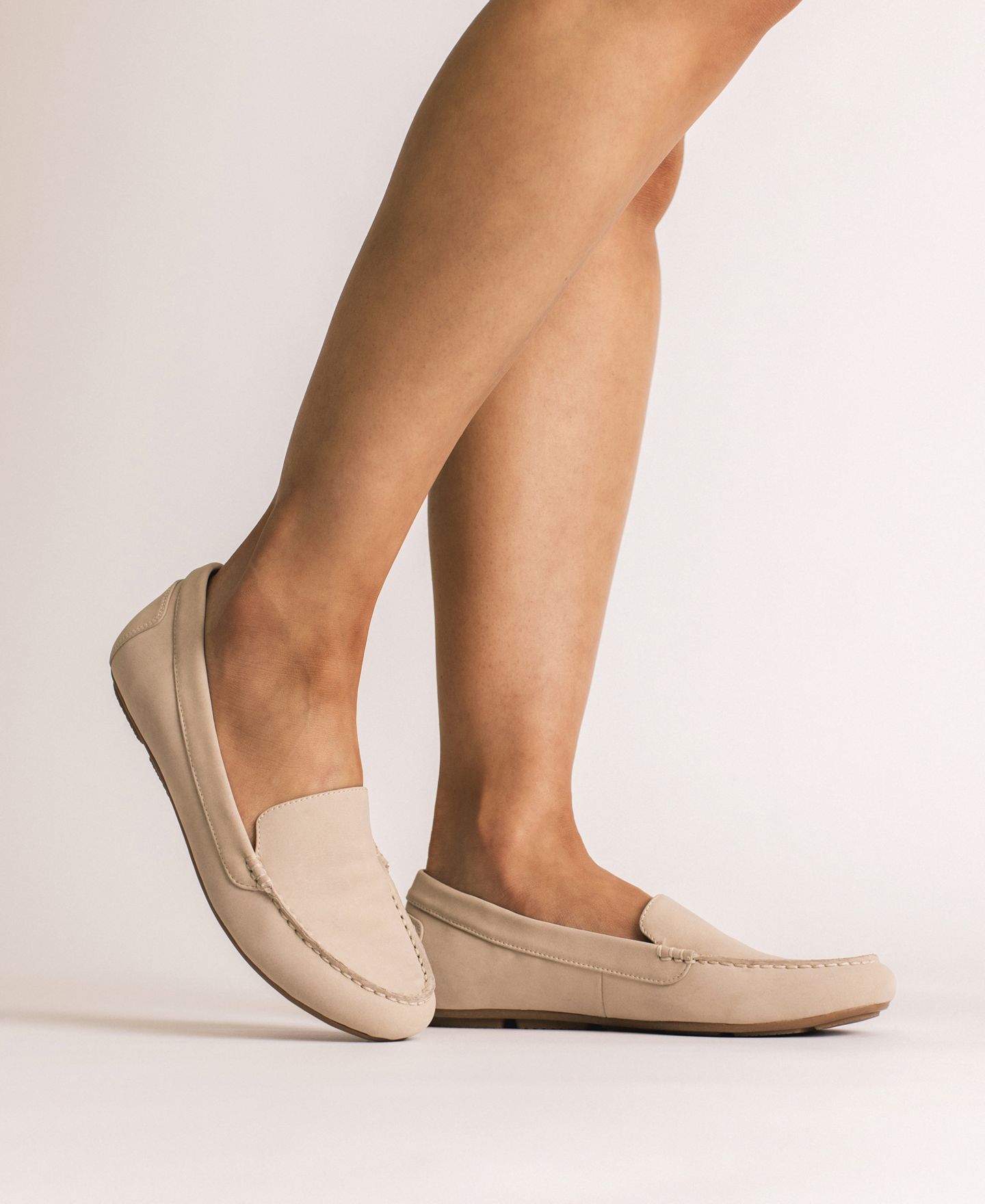 Женские туфли Journee Collection Oreta Round Toe Driver, цвет: Бежевый — фото 6