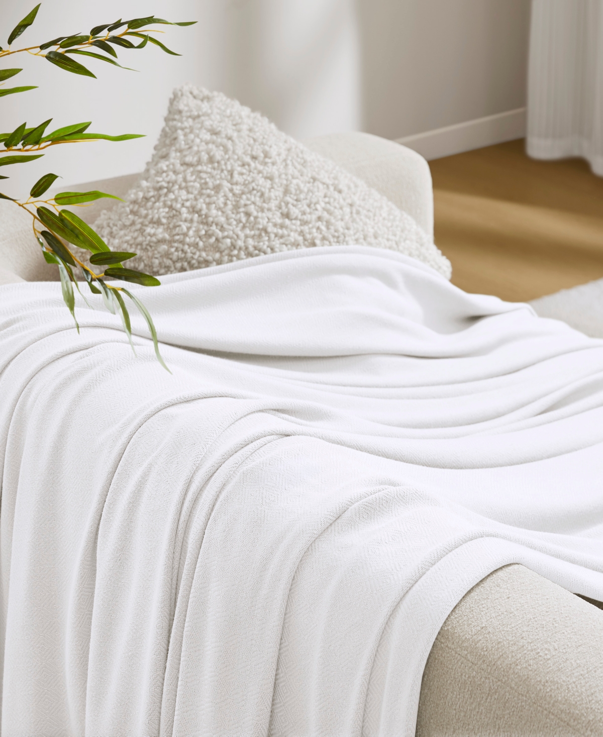 Madison Park Lightweight Breathable Blanket, Twin In White