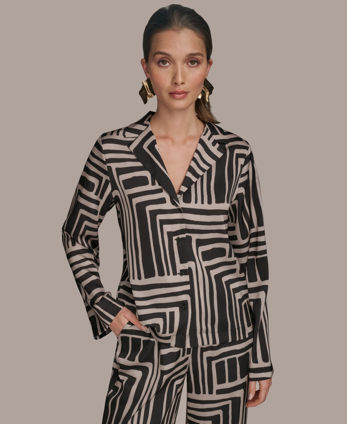 Women's Long Sleeve Geo Print Button Down Shirt - Blk/sand Combo