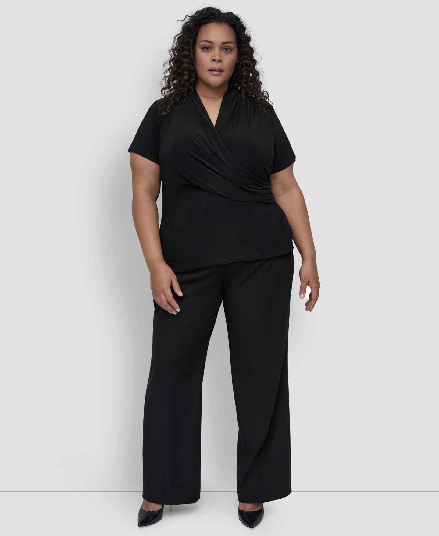 Женский топ DKNY Plus Size Short-Sleeve Faux-Wrap, цвет: Чёрный — фото 1