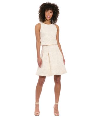 Women's Textured-Rose Sleeveless Top