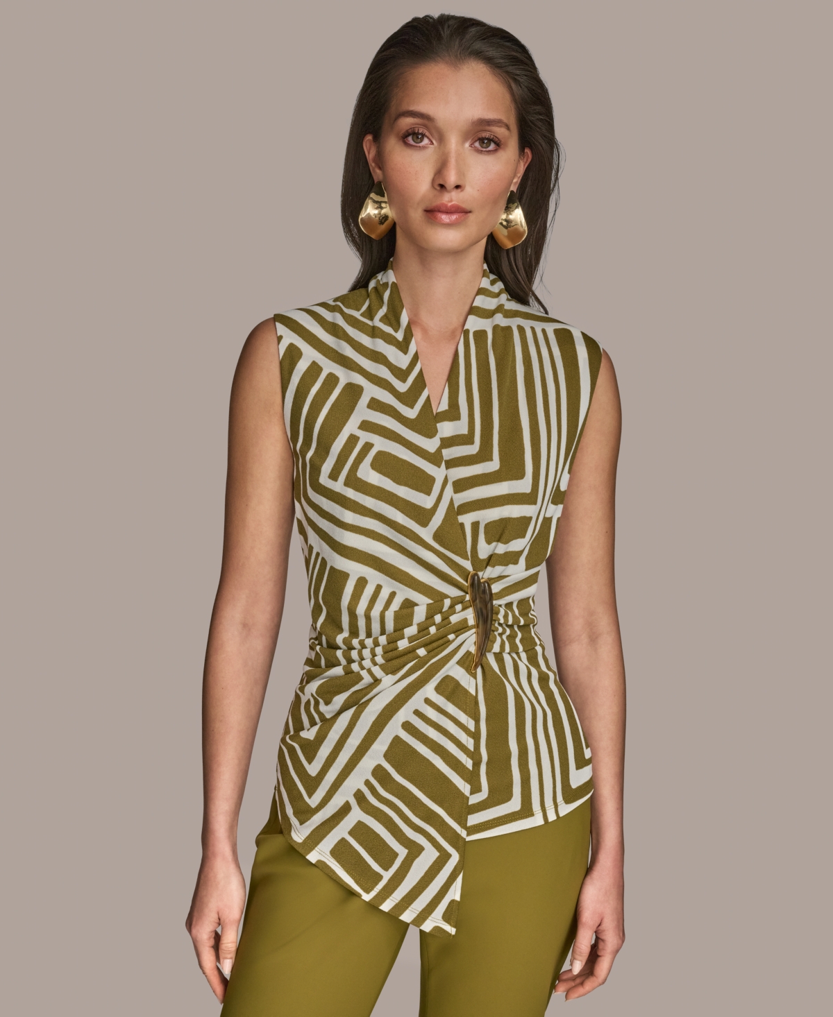 Women's Sleeveless Printed V-Neck Top - Black/sand