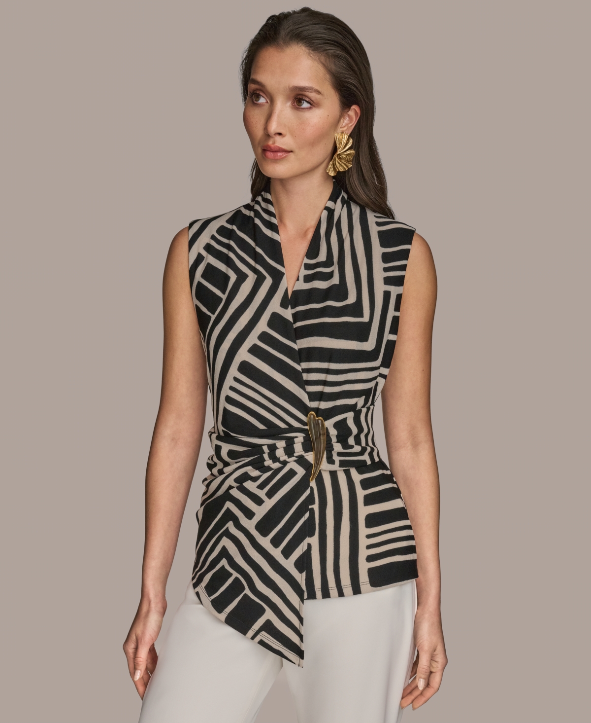 Women's Sleeveless Printed V-Neck Top - Black/sand