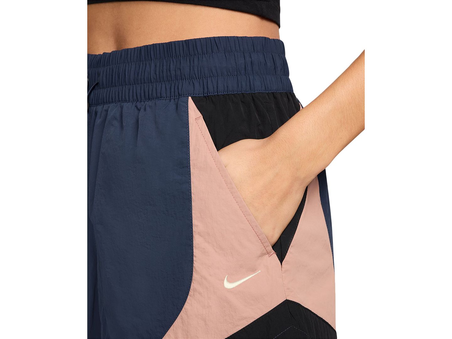 Женские шорты Nike Sportswear Colorblocked 3" Track Shorts, цвет: Тёмно-синий / Чёрный — фото 4