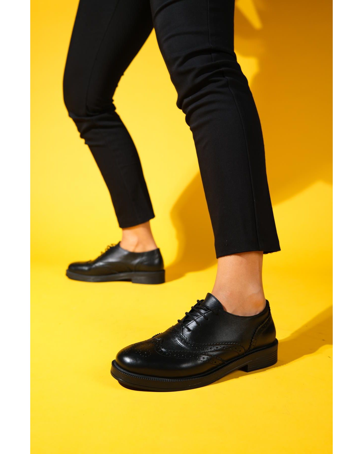 Женские туфли Forever & Always Shoes Lace-Up Leather Oxford with Block Heel, цвет: Чёрный кожаный — фото 5