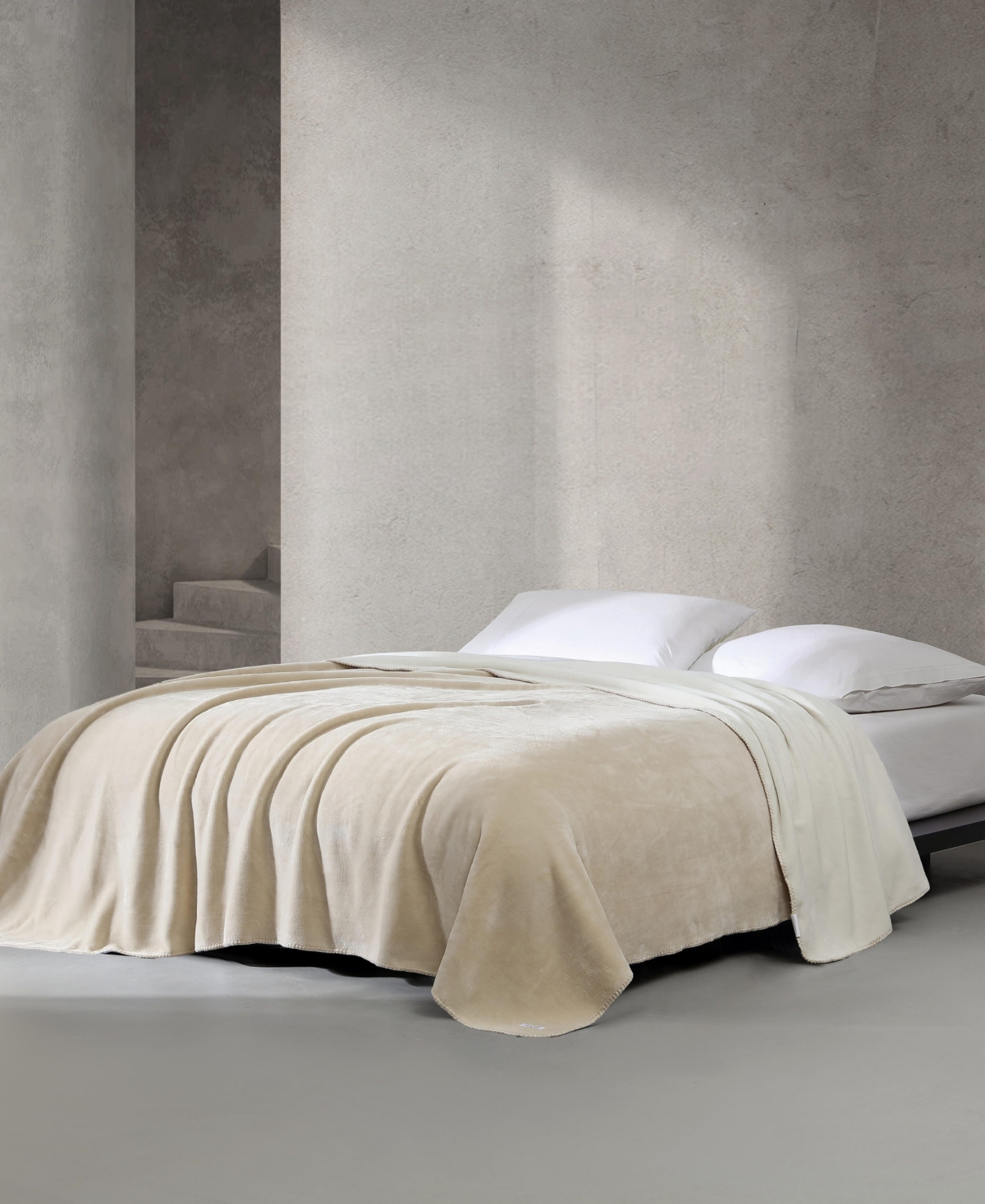 Calvin Klein Modern Solid Reversible Blanket, King In Neutral