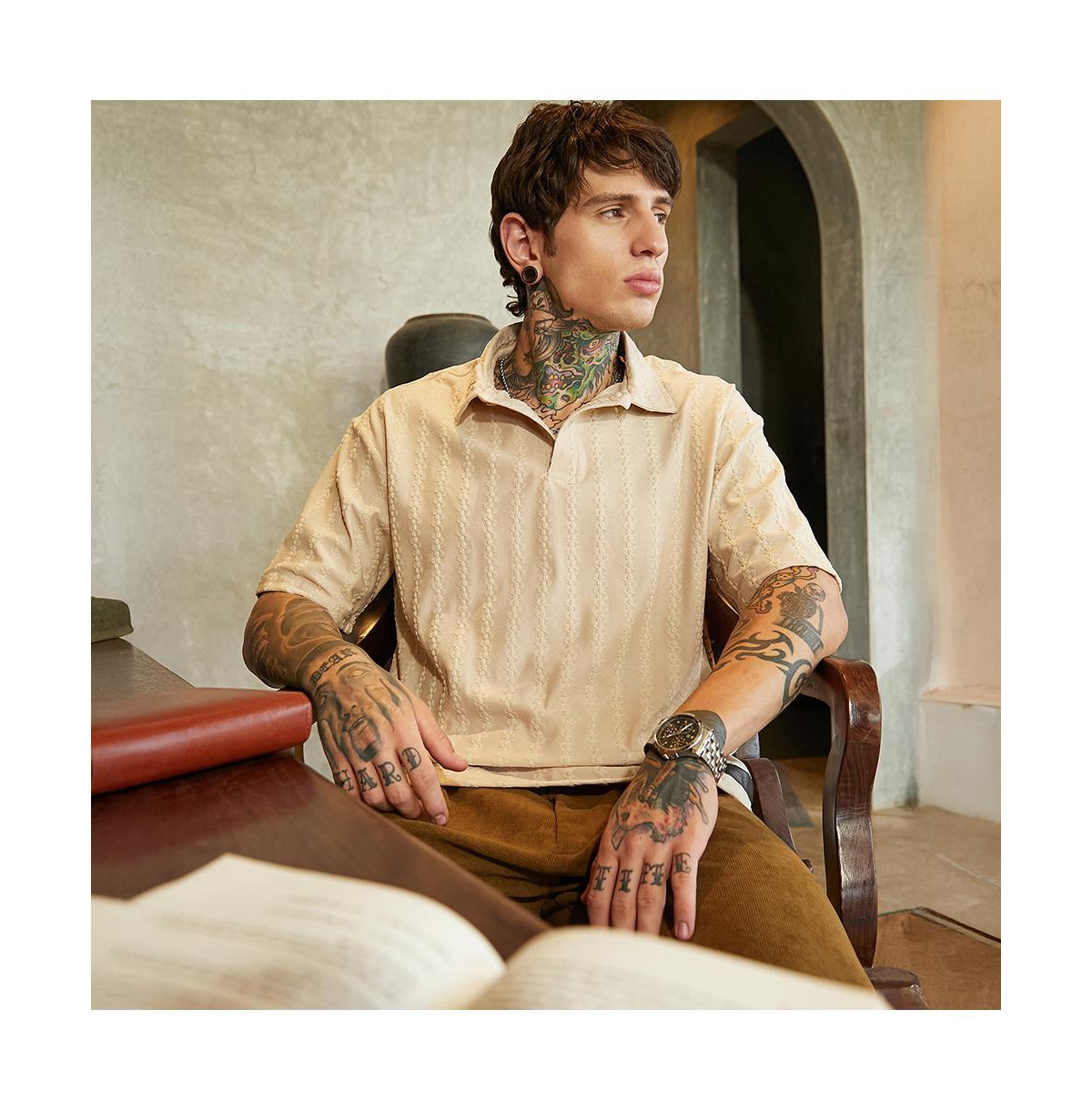 Campus Sutra Men's Army Green Spiralknot-Tactile Oversized Polo T-Shirt