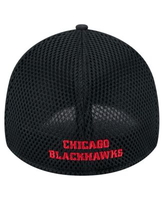 Men's Black Chicago Blackhawks Linear Featherweight 39THIRTY Flex Hat